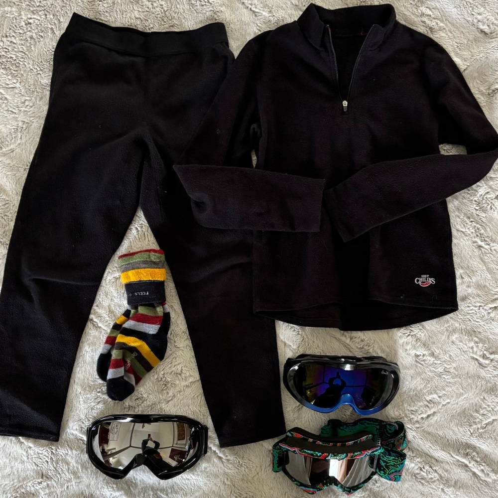 Hot Chillys Ski Base Layer & 3 goggles Kids age 4-6